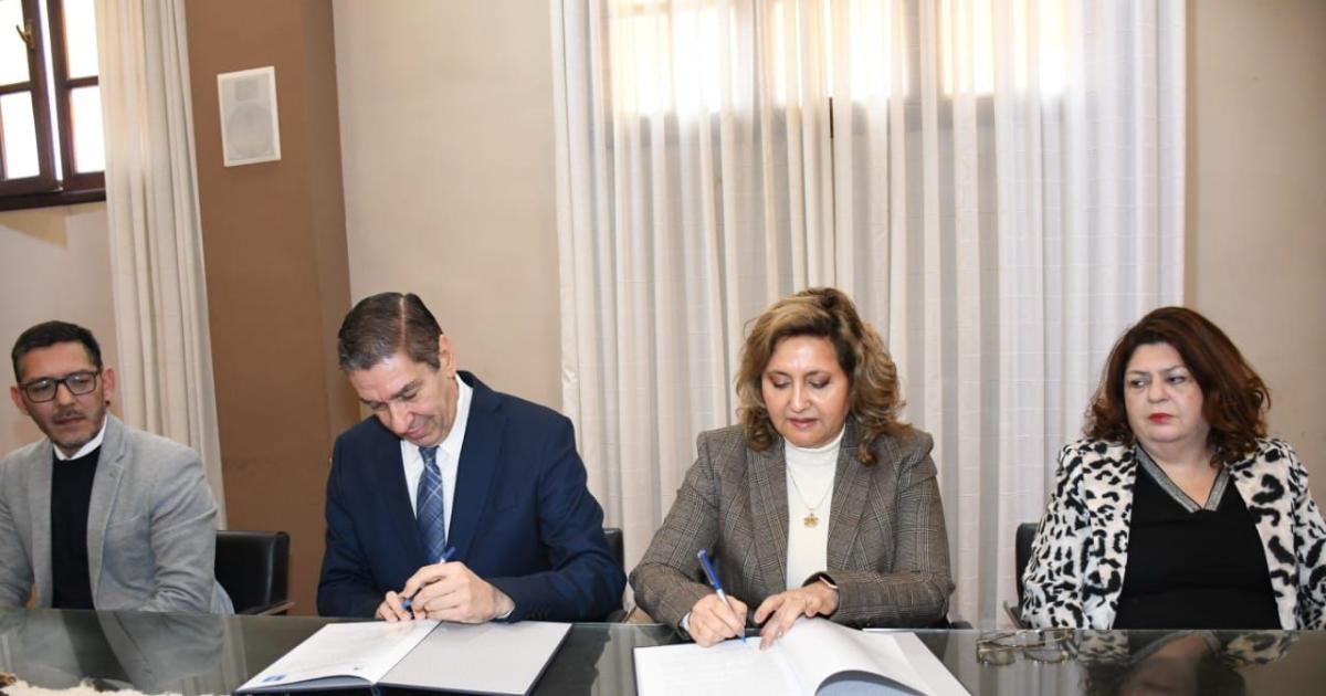 Fuentes y el rector de la UCSE firmaron convenio de cooperacioacuten y asistencia teacutecnica