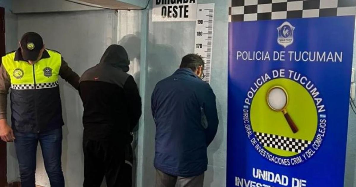 Circulaban por la banquina quisieron esquivar un control pelearon con policiacuteas y acabaron detenidos