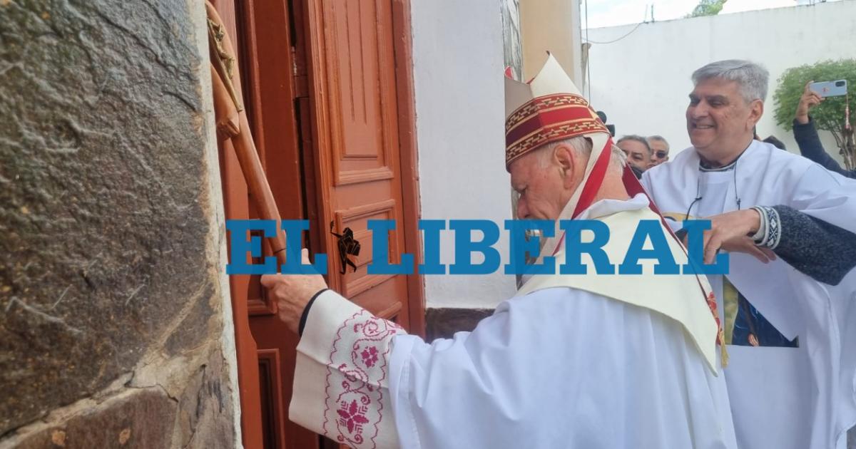 Multitudinaria celebracioacuten religiosa en Friacuteas- el arzobispo Bokalic abrioacute la Puerta Santa del Templo Jubilar