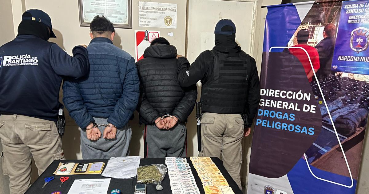 Desarticulan dos puntos de ventas de drogas- detienen a dos sujetos secuestran marihuana y dinero en efectivo