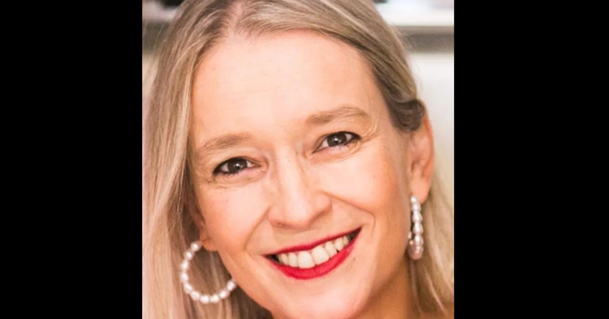 Una bruacutejula para padres en medio del tsunami cultural