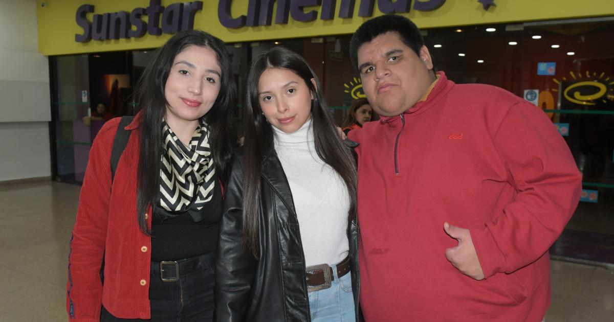 NOCHES DE PELIacuteCULA