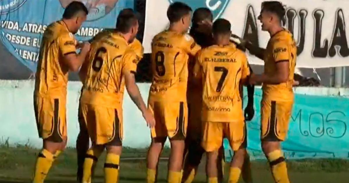 Mitre le ganoacute al CADU en el debut de Schuumlrrer