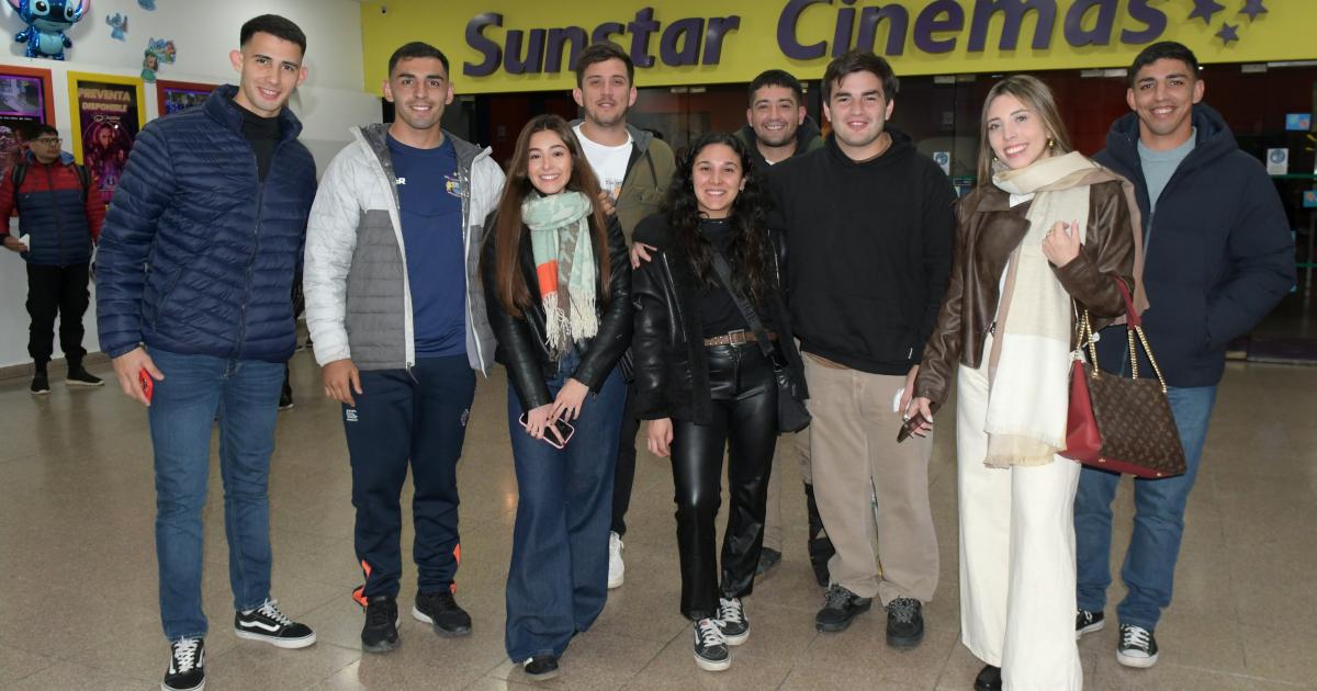 NOCHES DE PELIacuteCULA