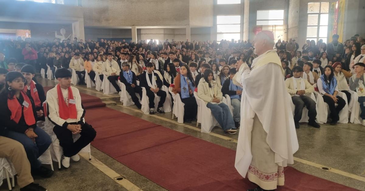El arzobispo Bokalic realizoacute la apertura de la Puerta Santa en Friacuteas