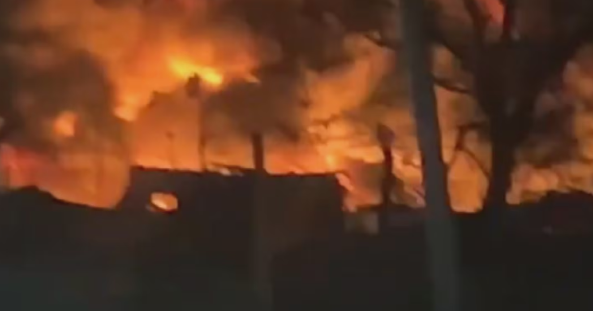 Incendio descontrolado en una papelera (Foto- Gentileza TN)