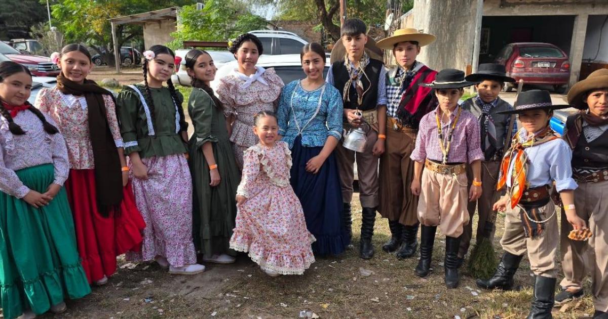 La Academia Municipal de Los Juriacutees brilloacute en Achalay Danza 2025