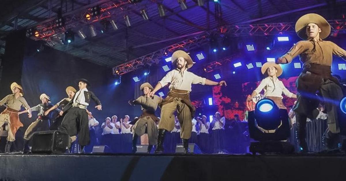 Los Tekis Coplanacu y Laacutezaro Caballero en el Festival del Queso Cope