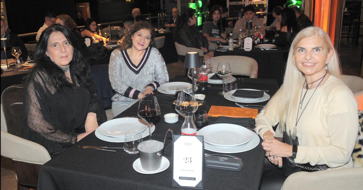 FESTEJO AL RITMO DE VINTAGE BAND 