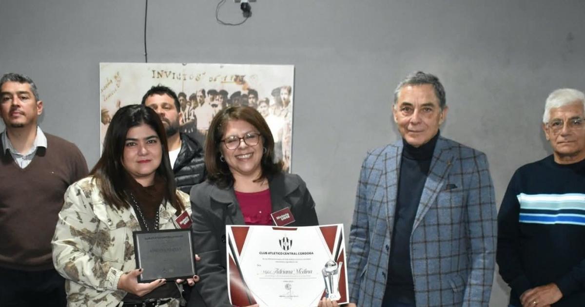 Entregan un reconocimiento a la Facultad de Humanidades Ciencias Sociales y Salud