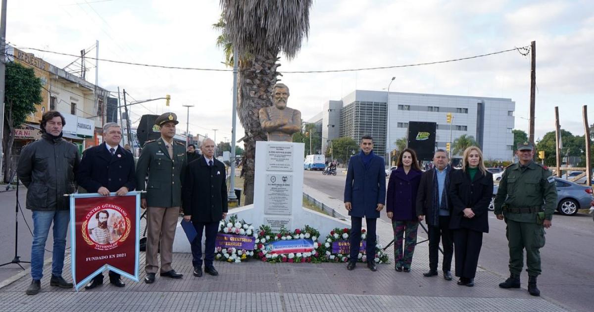 El acto se desarrolló en la plazoleta que lleva el nombre del prócer salteño