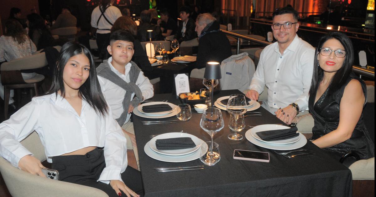 FESTEJO AL RITMO DE VINTAGE BAND 