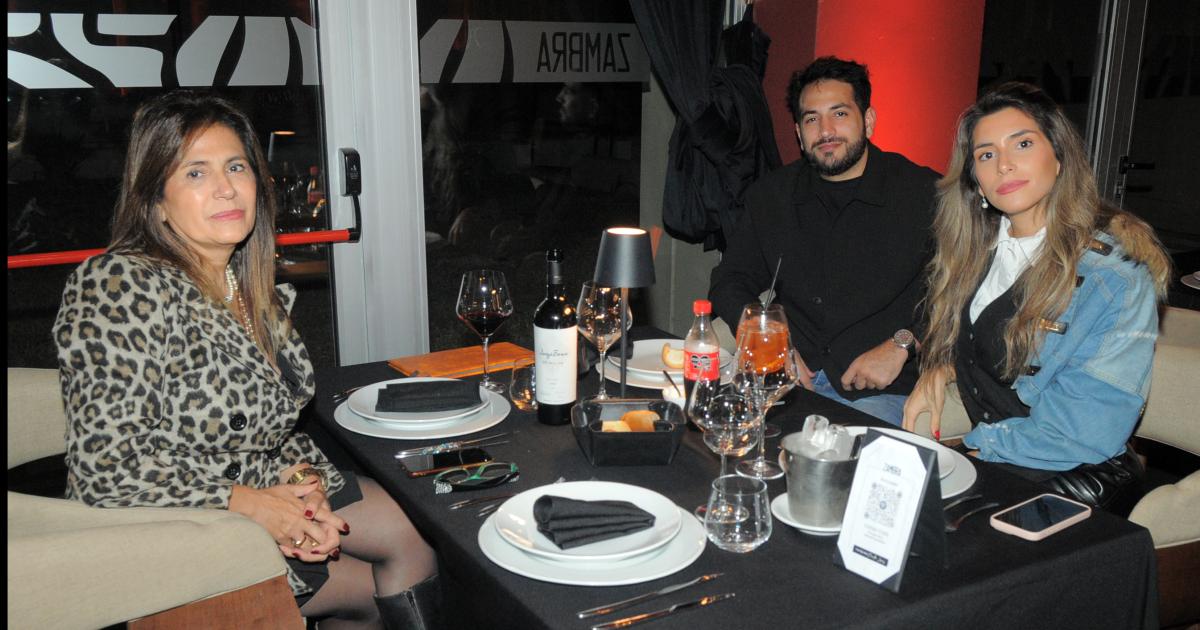 FESTEJO AL RITMO DE VINTAGE BAND 