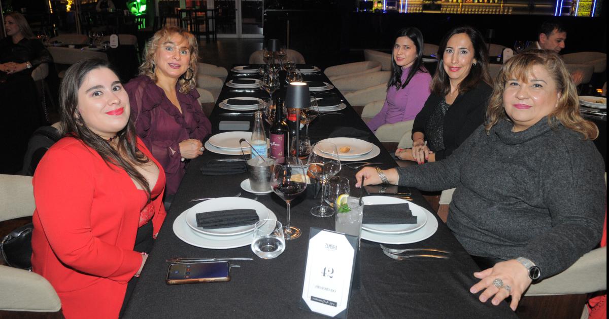 FESTEJO AL RITMO DE VINTAGE BAND 