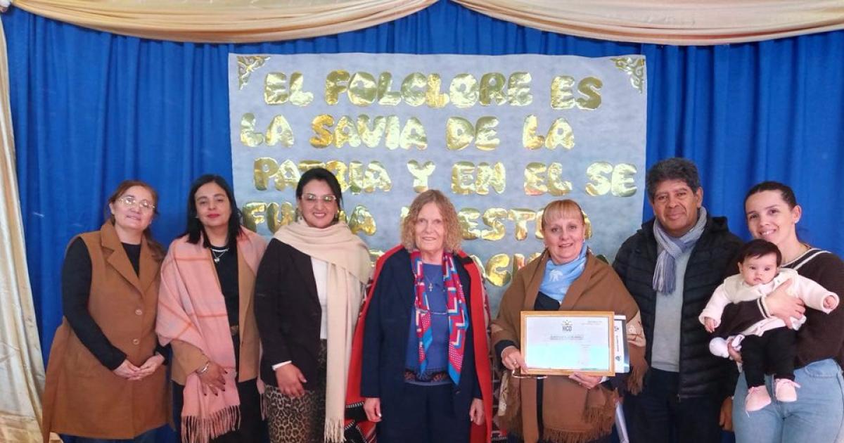 La entrega de la distinción fue realizada por la concejal del Frente Encuentro Cívico Daniela Maldonado