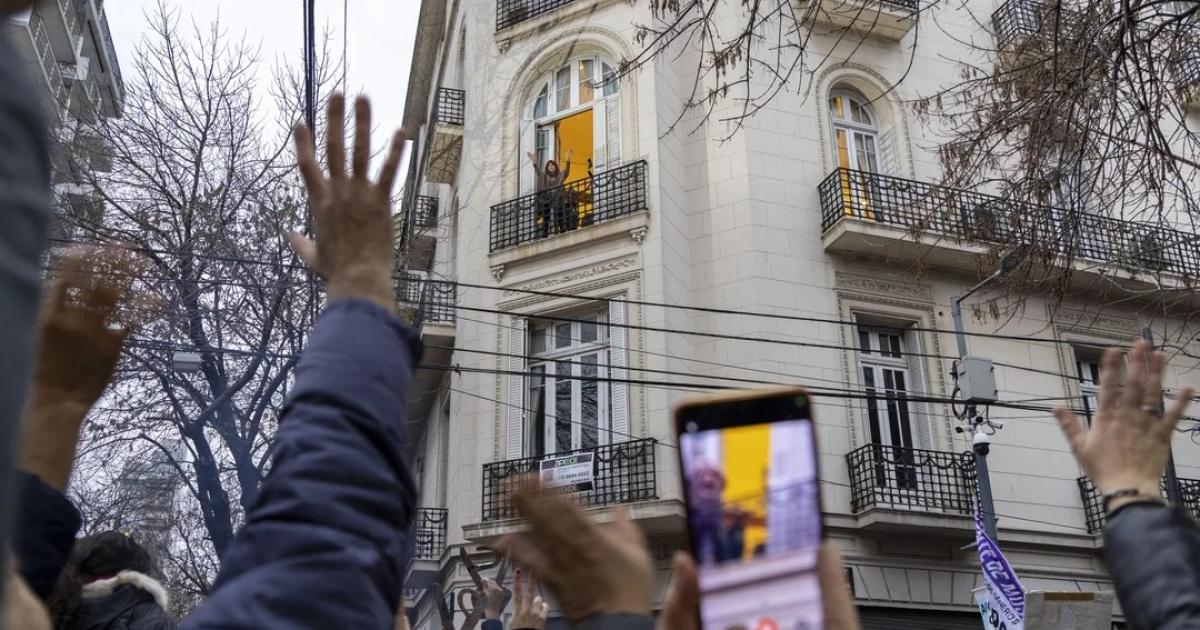 CFK no podr realizar actos que alteren la paz del vecindario residencial