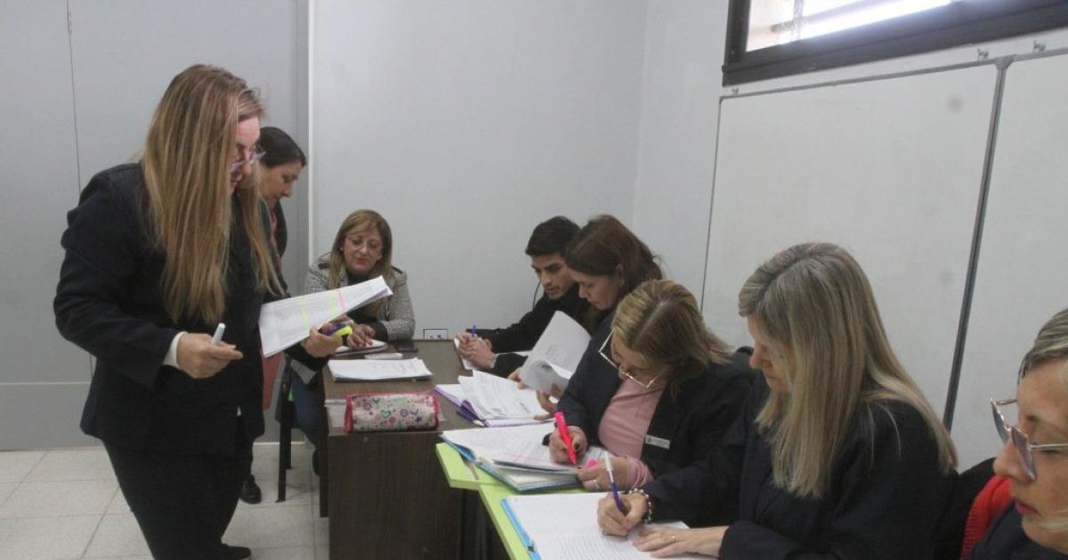 Ya inscriben a docentes del Nivel Primario para el LOM