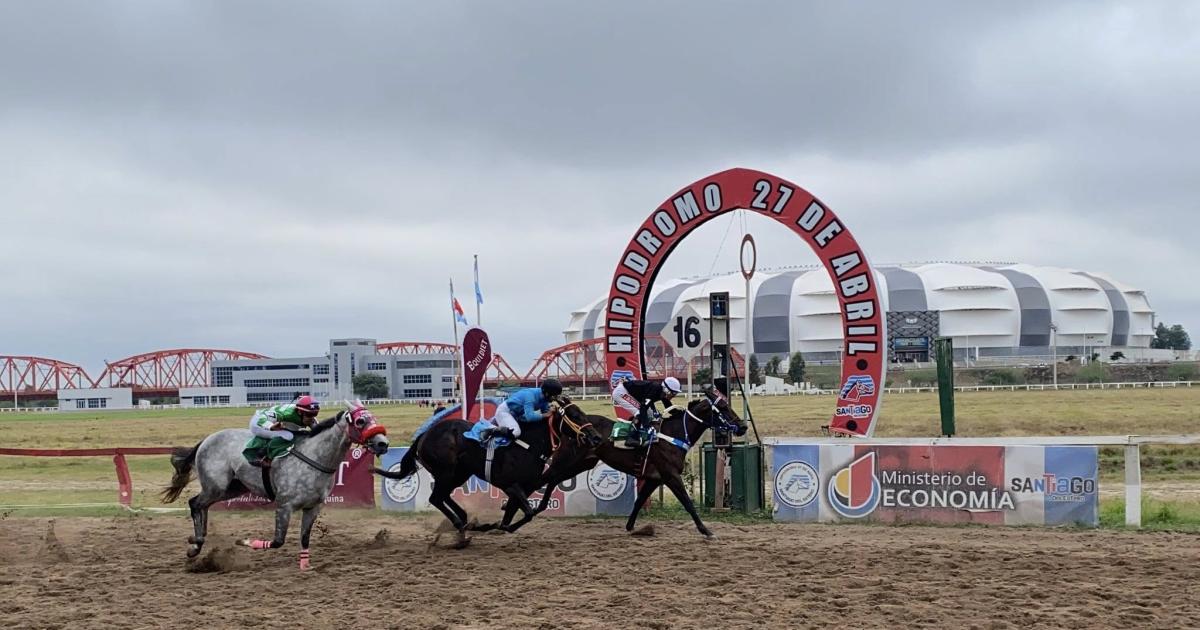 El hipoacutedromo 27 de Abril se viste de fiesta- mantildeana habraacute 17 carreras
