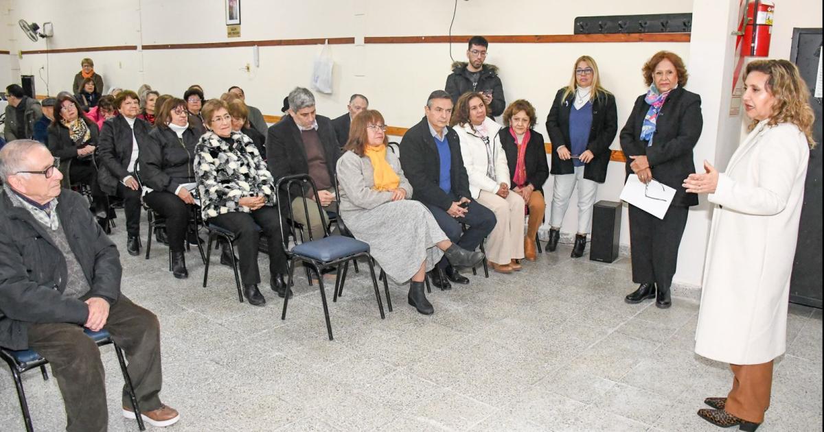 Fuentes participoacute del acto por los 30 antildeos del centro de jubilados y pensionados del barrio Cabildo