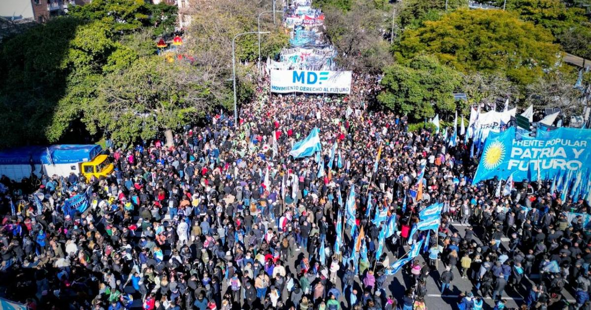 Kicillof participoacute de la marcha en apoyo a Cristina Fernaacutendez de Kirchner