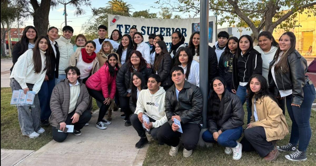 El ISFDC Nordm 1 Mons Dr Jorge Gottau salioacute a la calle a prevenir