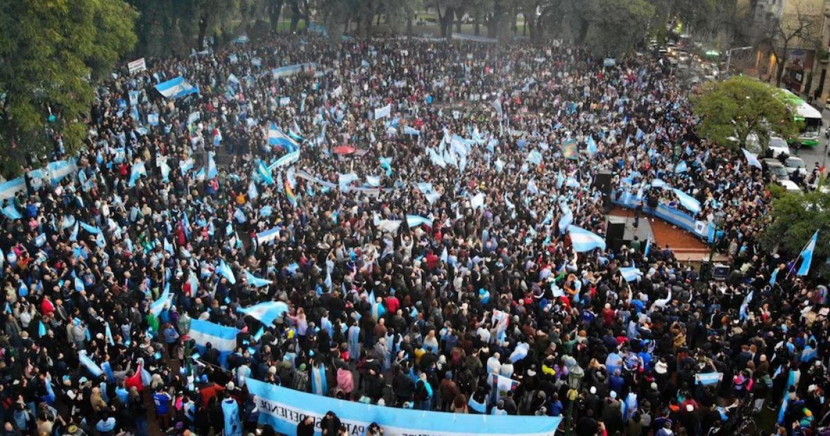 Cristina reapareció con críticas al Gobierno y a Bullrich