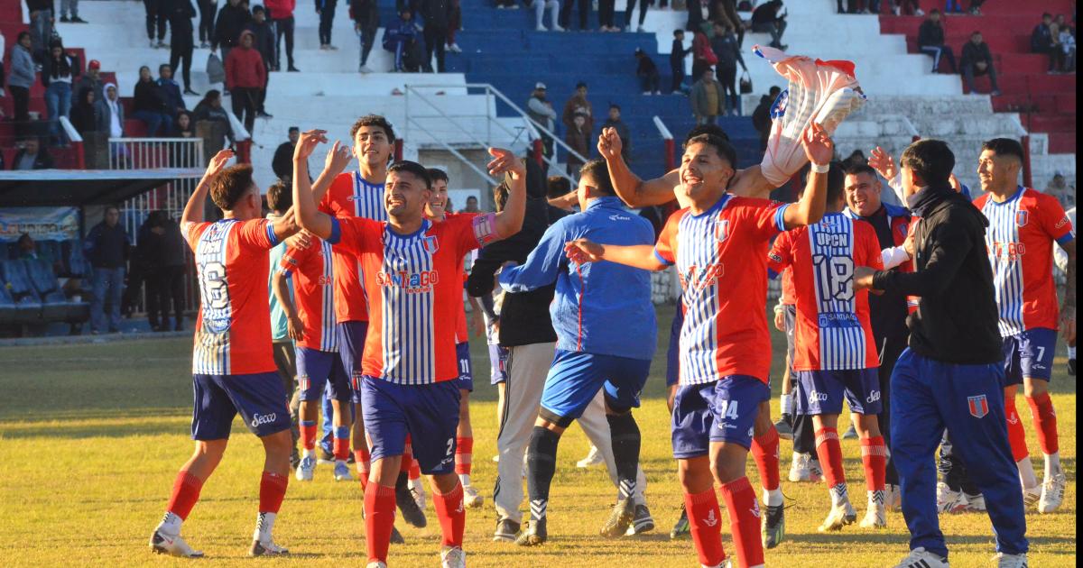Unioacuten Santiago vencioacute a Sportivo y es uacutenico liacuteder