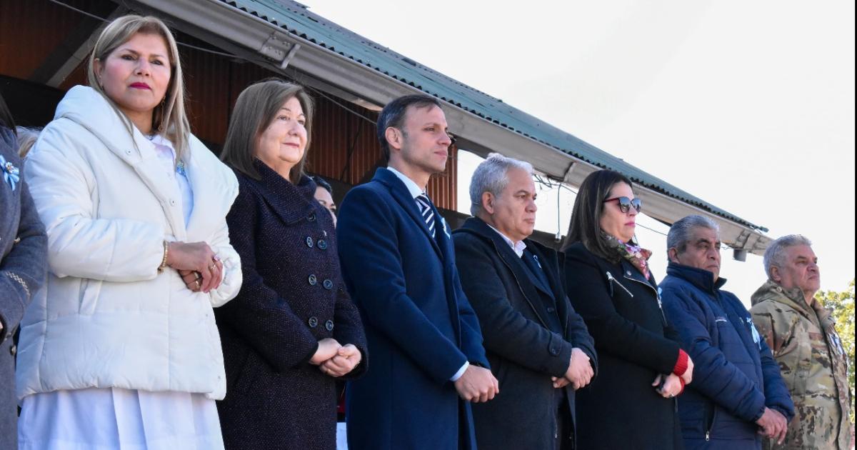 La figura de Manuel Belgrano convocoacute a la comunidad de Fernaacutendez en el Paseo del Agro