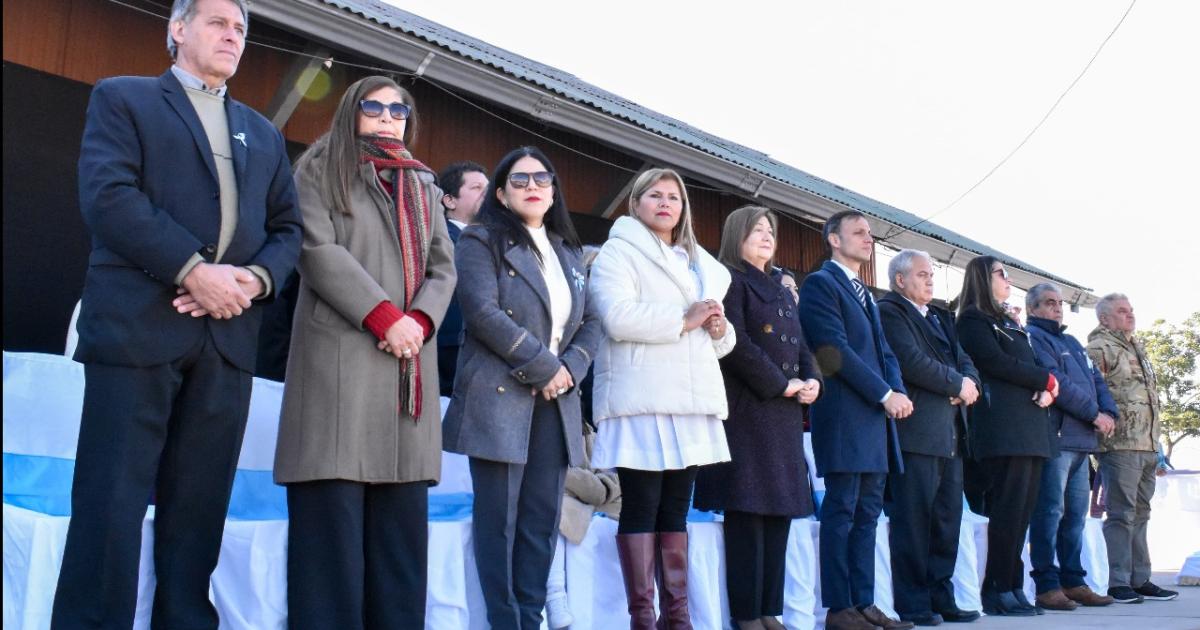 La figura de Manuel Belgrano convocoacute a la comunidad de Fernaacutendez en el Paseo del Agro