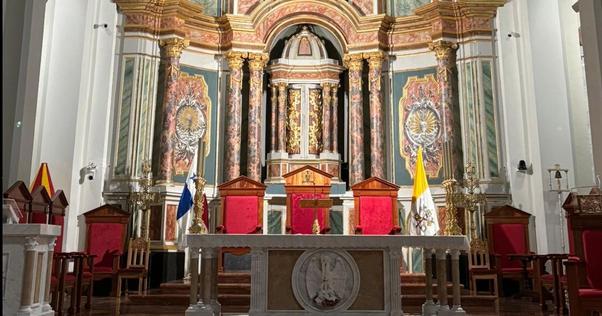 Una imagen de Mama Antula llega a la Catedral de Panamaacute