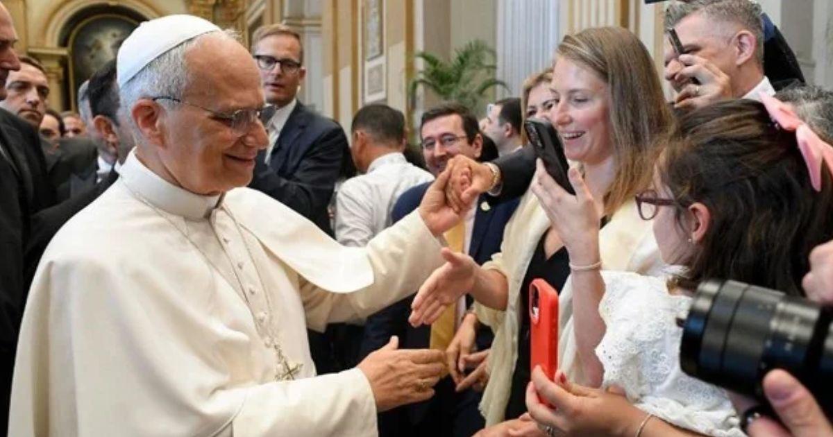 El Papa junto a los fieles en el aula de Bendiciones del Vaticano