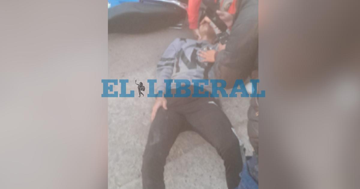 Barrio Borges- conductor de un automoacutevil embistioacute a un joven en moto y escapoacute