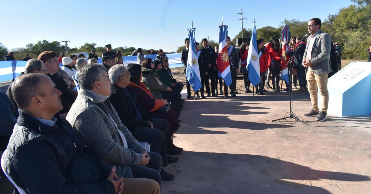 Con orgullo se concretoacute la Caminata Belgraniana Histoacuterica en Loreto