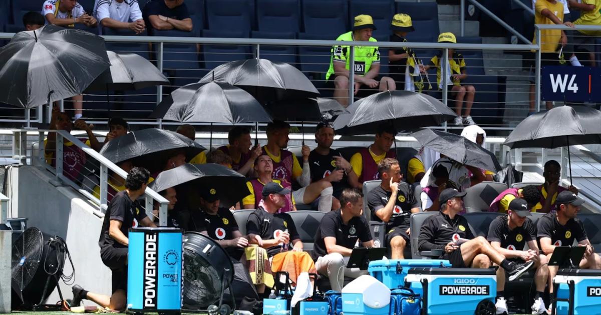 Dortmund ganó y sus suplentes vieron el primer tiempo por TV desde el vestuario