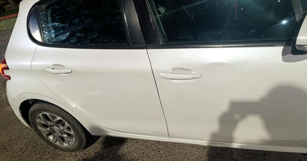 Terror en Bordm Sarmiento- disparan a teacutecnico electroacutenico cuando iba en auto con hija