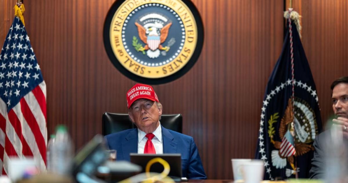 Trump sugiere que es posible un cambio de régimen en Irn