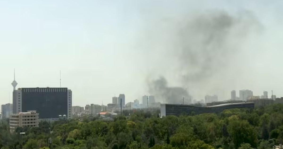 Israel atacoacute una caacutercel siacutembolo de la represioacuten de Iraacuten y su canciller lo celebroacute con una cita de Milei
