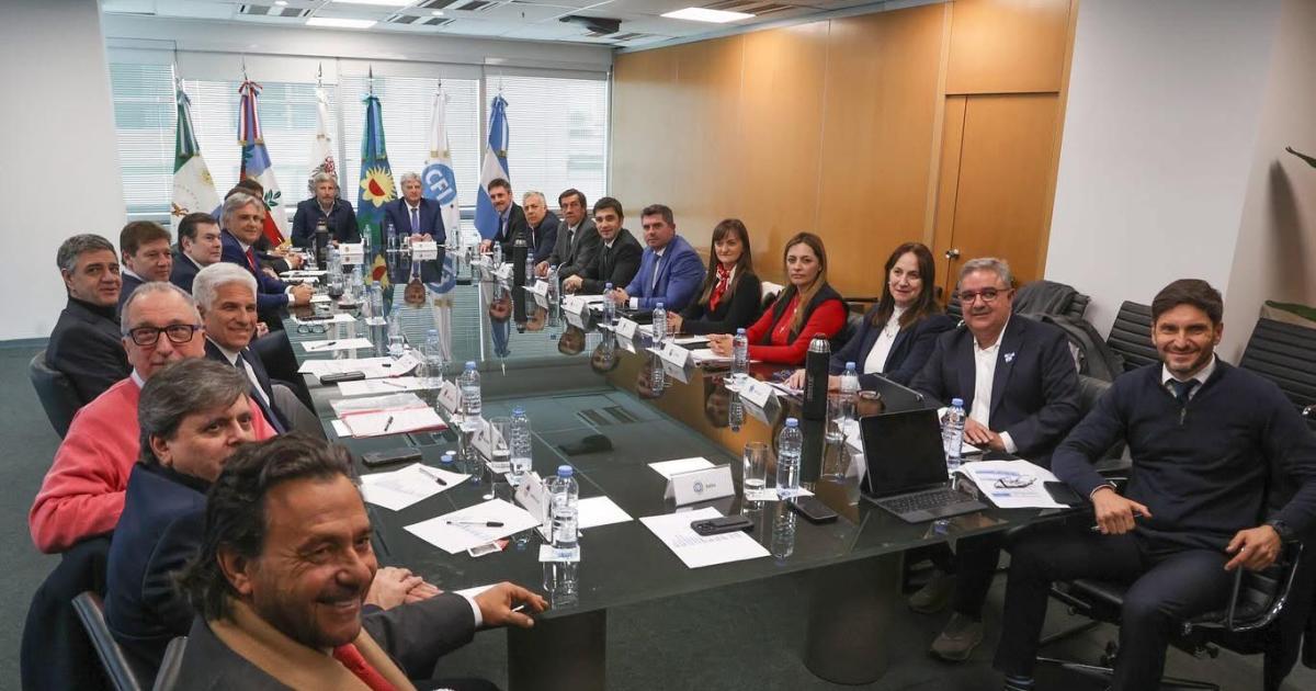 El gobernador Zamora participoacute de una reunioacuten clave en el CFI por la situacioacuten fiscal de las provincias