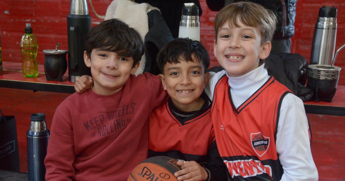 BAacuteSQUET Y AMISTAD EN EL CLUB JUVENTUD