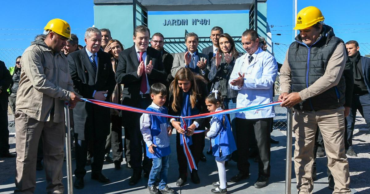 Zamora inauguroacute obras en una escuela un nuevo jardiacuten de infantes y entregoacute viviendas en Puerta Grande