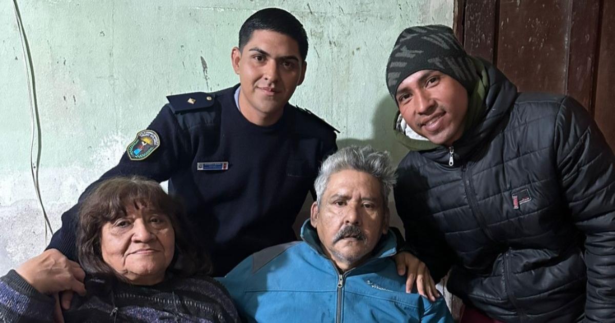 Policiacuteas salvan a vecino en Viacutelmer que se atragantoacute con carne