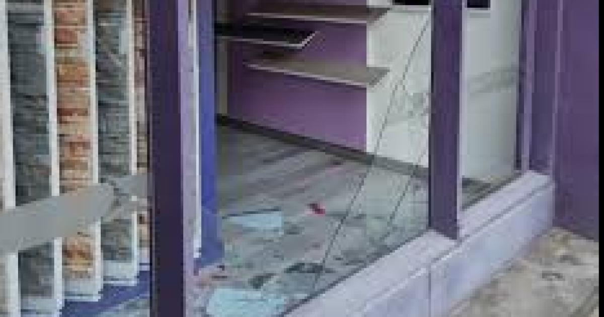 Roban 335000 31 cervezas y 7 botellas de fernet de un negocio