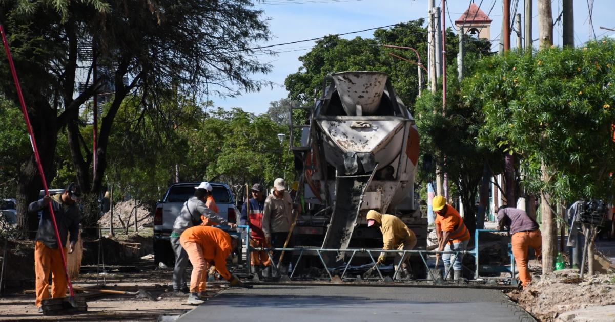 Obras en Av Colón- corte entre Álvarez y Lugones