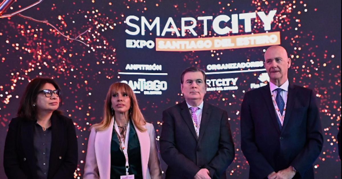 El gobernador Zamora encabezoacute la apertura del 4deg Smart City en el Foacuterum