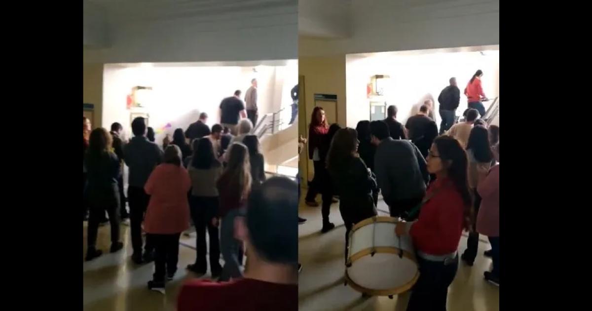 VIDEO  Trabajadores del Ministerio de Economiacutea protestaron en medio de reuniones entre el Gobierno y el FMI