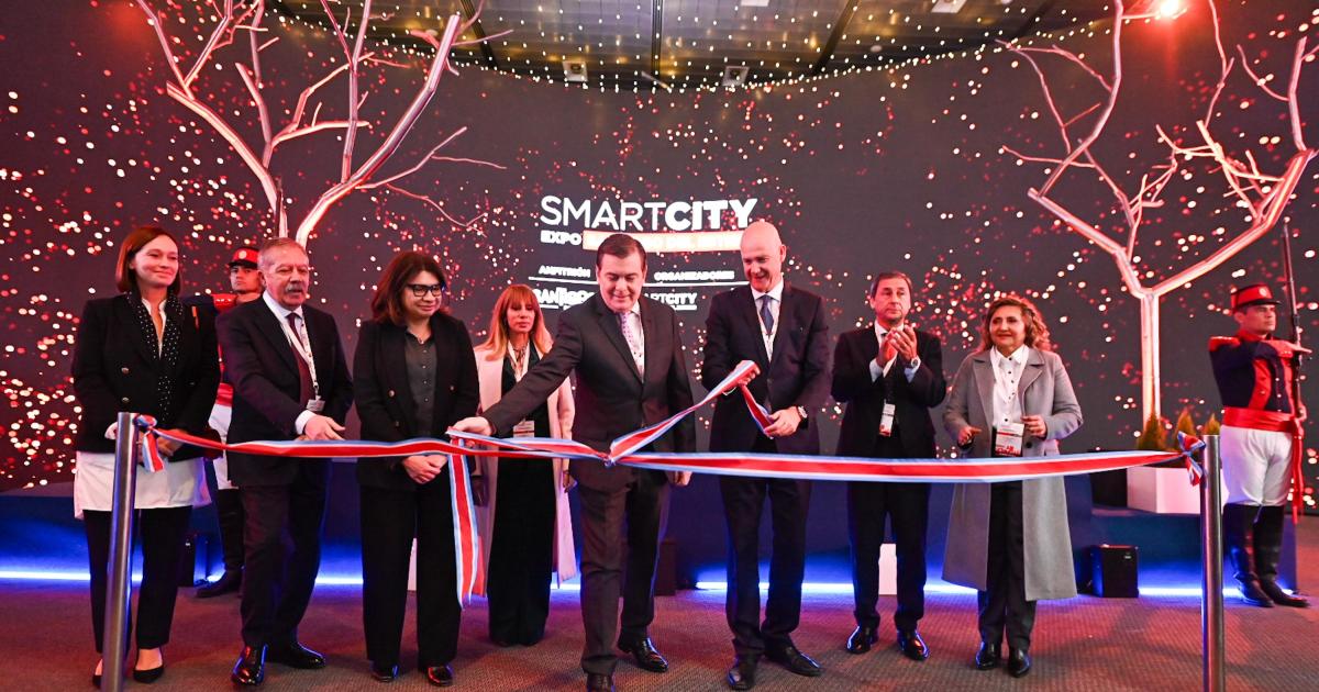 El gobernador Zamora encabezoacute la apertura del 4deg Smart City en el Foacuterum