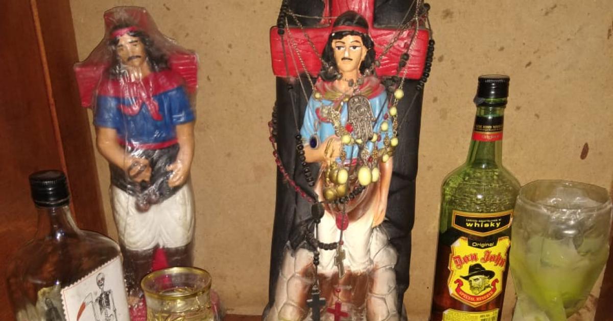 Saltentildeo interceptado con una biblia tres Gauchito Gil y una bici robada