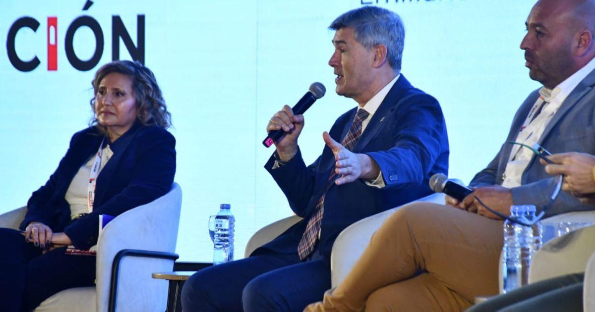 Los intendentes expusieron ante un pblico atento con los conceptos desarrollados