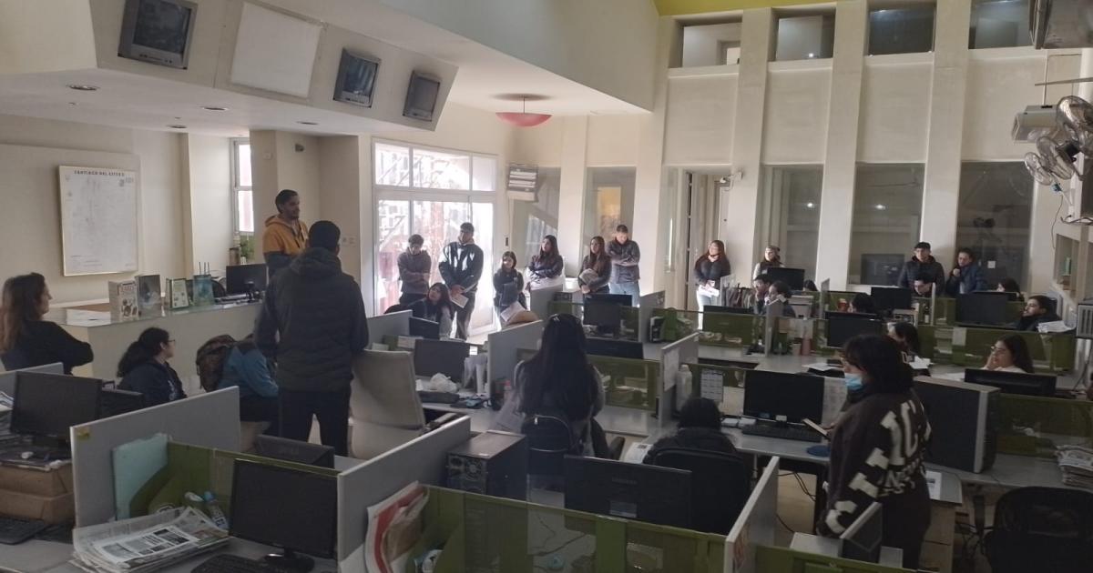 Estudiantes de Disentildeo Graacutefico del Instituto San Jorge visitaron EL LIBERAL