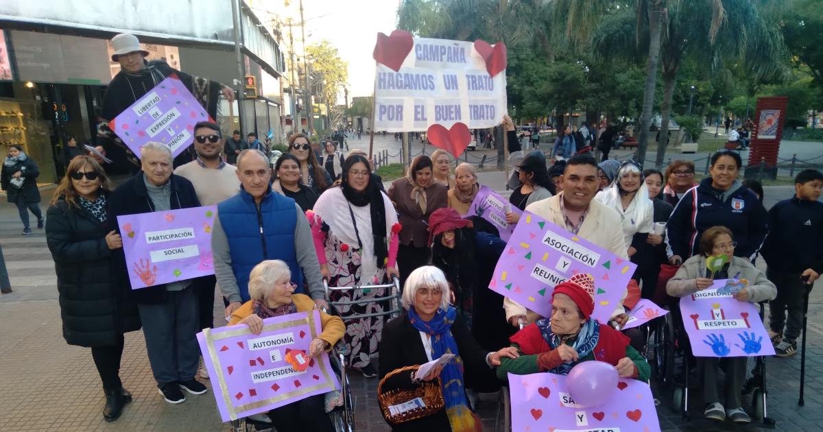 Marcha en Santiago contra el maltrato a los adultos mayores- Queremos respeto y dignidad
